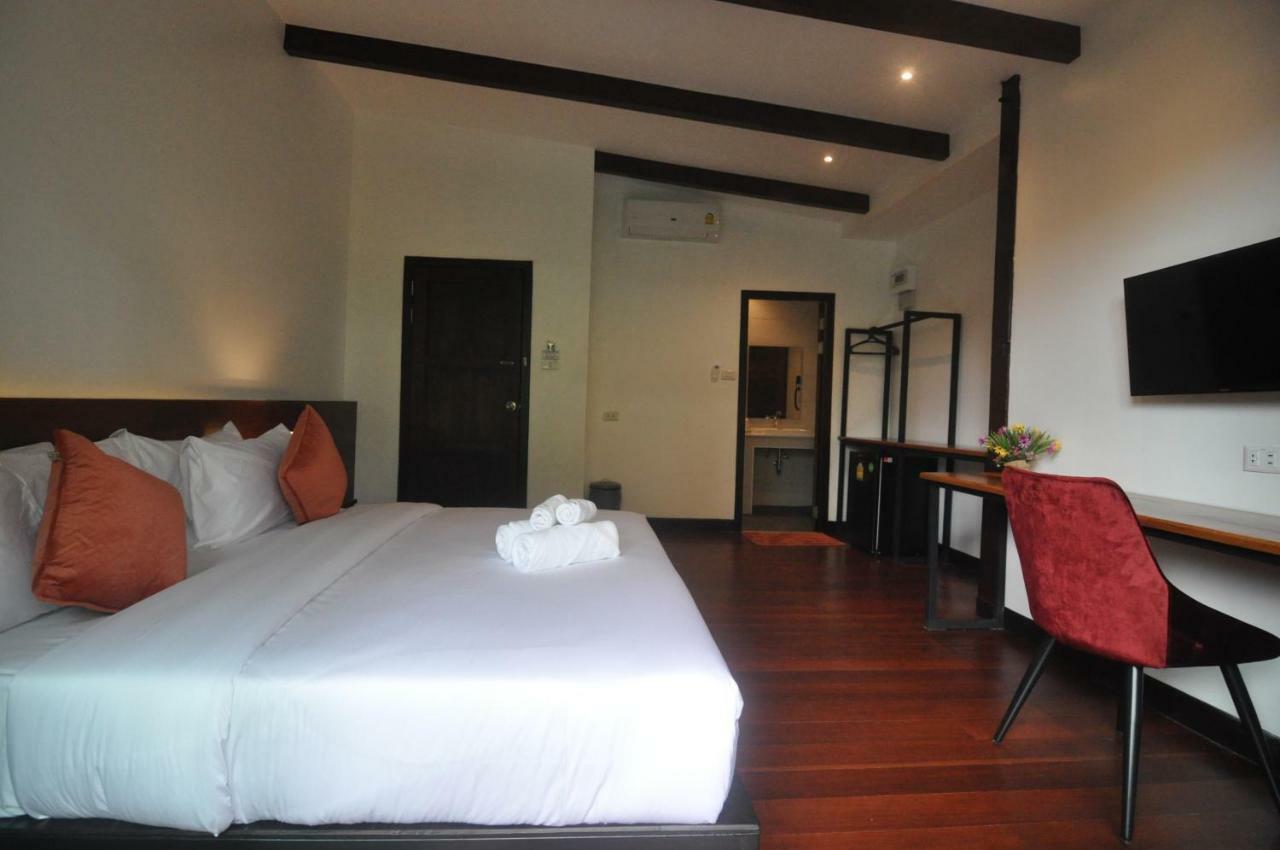 The Eight Ratvithi House Hotel Chiang Mai Exterior photo