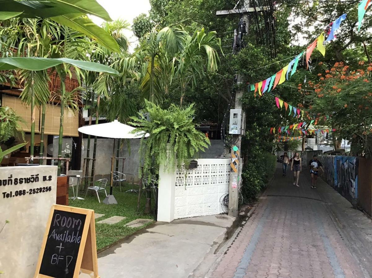 The Eight Ratvithi House Hotel Chiang Mai Exterior photo