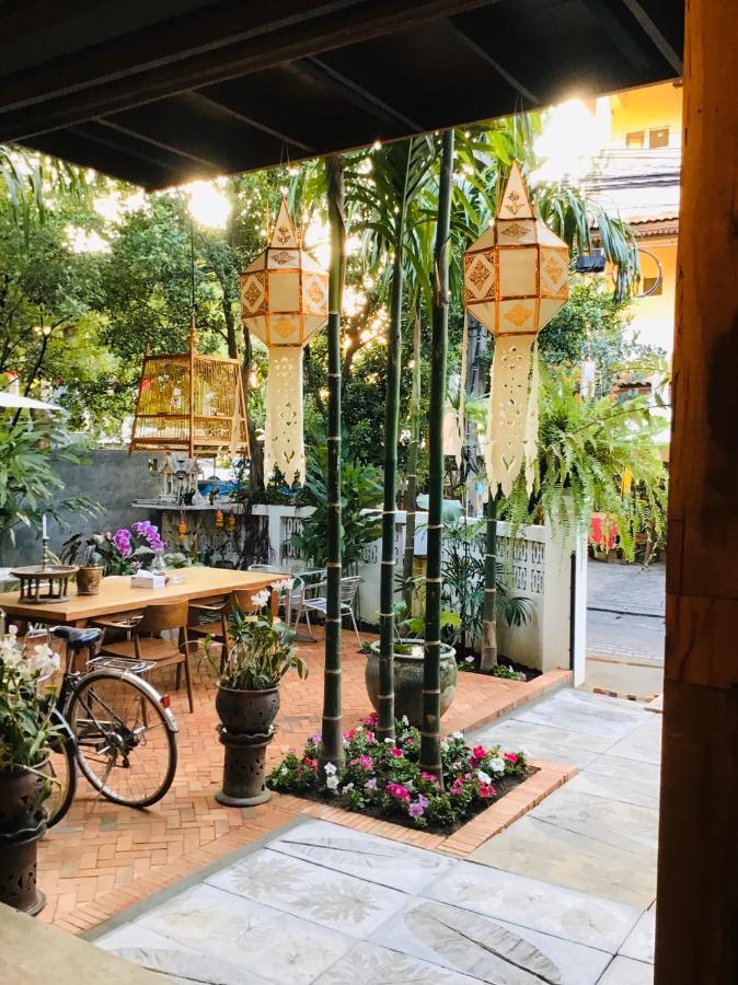 The Eight Ratvithi House Hotel Chiang Mai Exterior photo