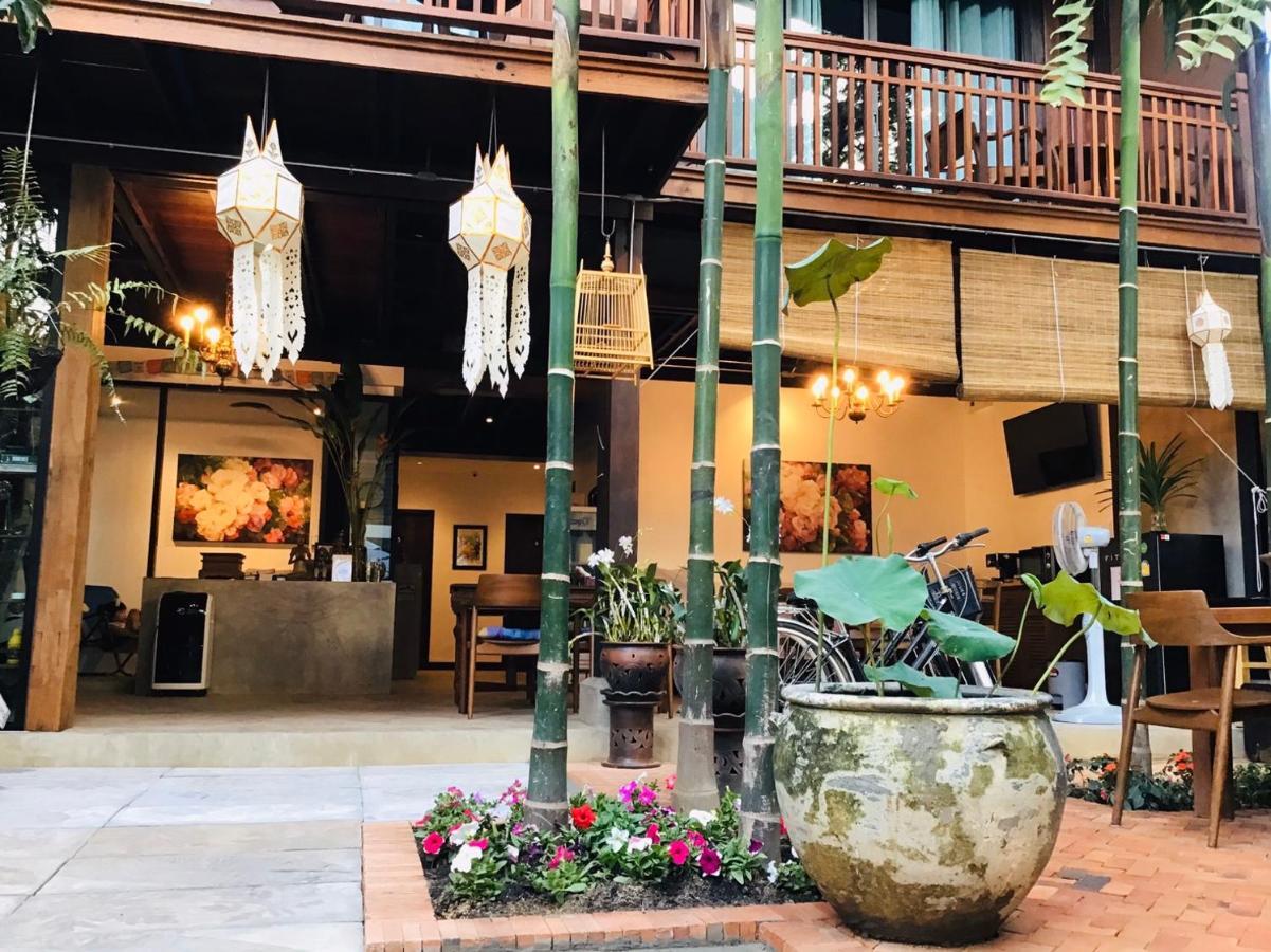 The Eight Ratvithi House Hotel Chiang Mai Exterior photo
