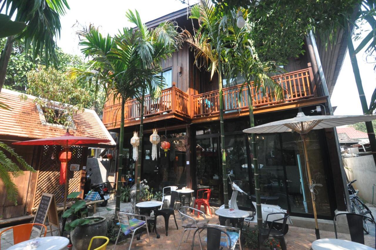 The Eight Ratvithi House Hotel Chiang Mai Exterior photo