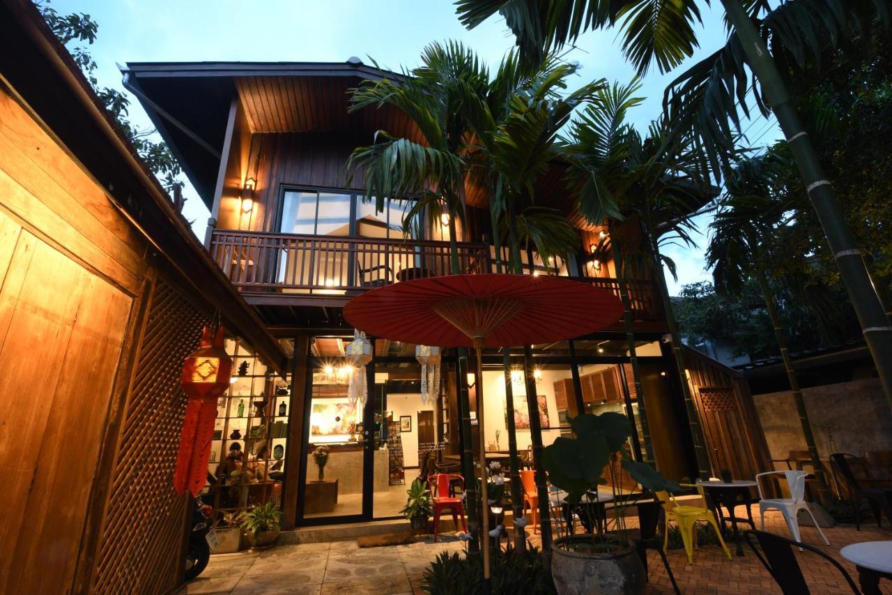 The Eight Ratvithi House Hotel Chiang Mai Exterior photo